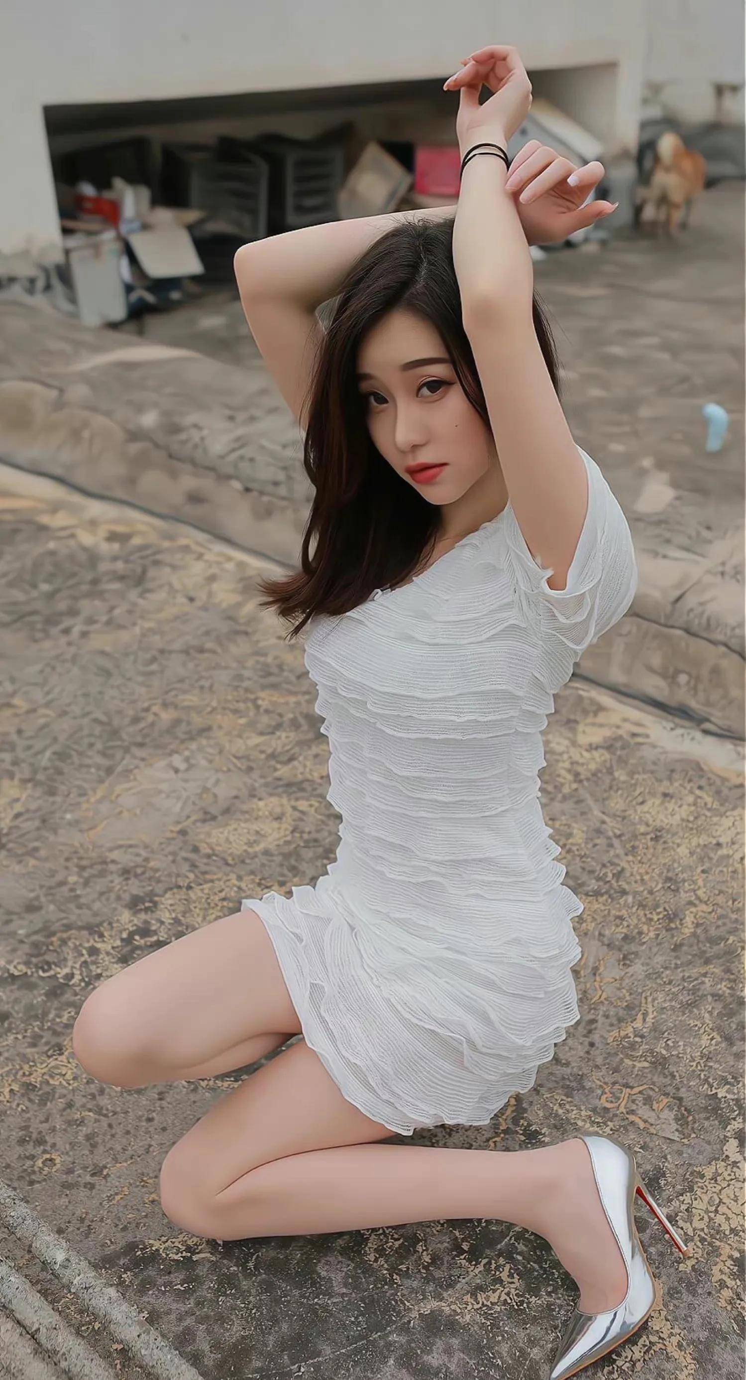 银色鞋子苹果版下载
:甜美出行：白色蕾丝恋上亮银色小高跟-第6张图片-太平洋在线下载